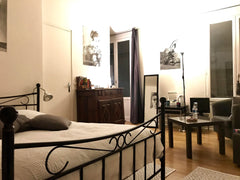 This B&B, in full center of Paris, is very near by feet of the quarter Montorgue Paris, France Room with private entrance, distric Private room in bed and breakfast vacation rental 778646