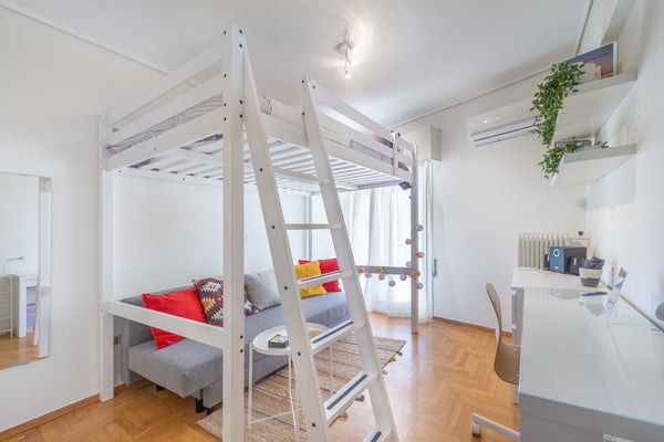 Shared fully equipped three private bedroom apartment in one of the most central Greece Cosy, sunny room with semi double bunk bed Private room in condo vacation rental 47931414