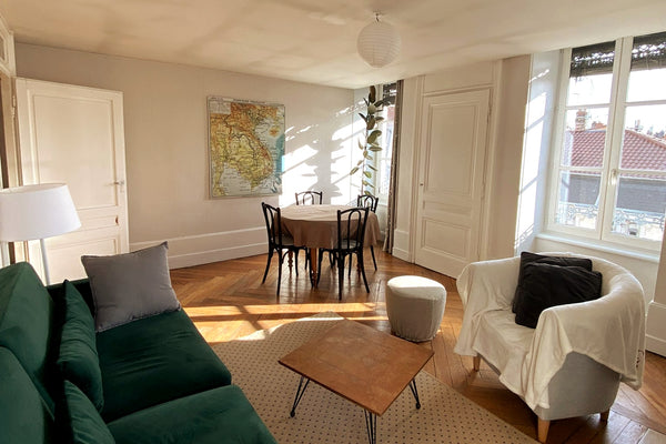 Bienvenus !<br />Profitez de cet appartement au cœur de Lyon entre Terreaux et B Paris, France Lyon Presqu'île : superbe appartement ensoleillé Entire rental unit vacation rental 52575247