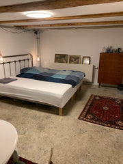 Big sunny room in the basement 4 min. to the Metro. <br />Shared bathroom.<br /> Copenhagen, Denmark Big room near the Metro station. Private room in home vacation rental 49047230