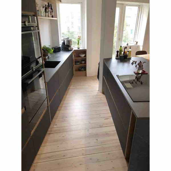 Vores tre-væresles lejlighed i Nordvest har store vinduespartier, der giver et l Denmark Lys lejlighed i Nordvest m. altan Entire condo vacation rental 590677343186487535