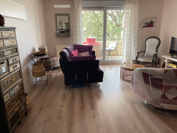 Appartement de 90 m2, lumineux, spacieux et calme  avec ascenseur. Idéalement pl  Chambre Privée - Accueil Femme uniquement Private room in condo vacation rental 713663180940639715