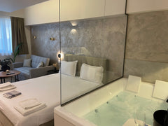 Η σουίτα μας διαθέτει ιδιωτικό  Jacuzzi για στιγμές χαλάρωσης.<br />Σας παρέχουμ Thessaloniki, Greece Jacuzzi Suite Ladadika #3 Entire rental unit vacation rental 53120924