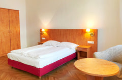 Renovated bright room with 32 sqm offers space for two persons with double bed,  Vienna, Austria Bright doubleroom-shared minikitchen-next s-train Private room in rental unit vacation rental 48670912