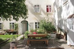 Hello!<br />My flat is about 30m2 which include everything you need. Vienna, Austria Flat with amazing garden Private room in rental unit vacation rental 6360409