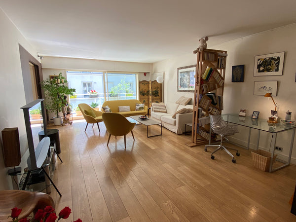 The modern one bedroom apartment is on the 2nd floor (considered 3rd in U.S.) of Paris, France Apt Le Marais (700 sqft) 1 BR AIRCO Entire rental unit vacation rental 4028820
