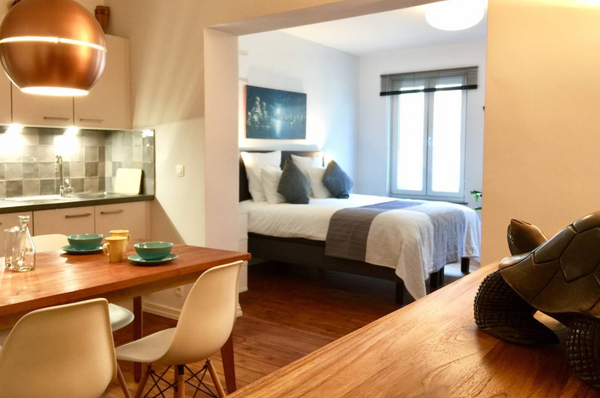 Petit appartement entièrement rénové au centre de Bruxelles.<br />De nombreux éq Brussels, Belgium New & Comfortable, Near Grand Place & Midi Station Entire rental unit vacation rental 34456645