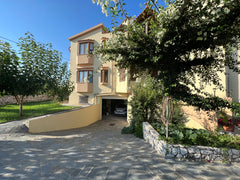 Clementine is a modern villa located in the area of Skoutelonas Chania. The enti Luxembourg Clementine Villa Entire rental unit vacation rental 41442793