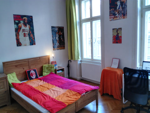 Klassische Altbauwohnung, aber neu renoviert. Top Anbindung an die öffentlichen  Vienna, Austria Zimmer in zentraler Lage Private room in rental unit vacation rental 8893649