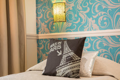 A moins de 100 m du M° Grands Boulevards (lignes 8 et 9), au pied des théâtres,  Paris, France Chambre double privée, au coeur de Paris, Paris 9è Private room vacation rental 15371972