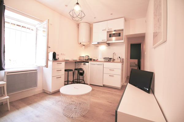 Lovely little flat in the heart of Saint-Louis district. Located on the ground f Lyon, France Quiet lovely flat in Saint-Louis district Entire condo vacation rental 27270438
