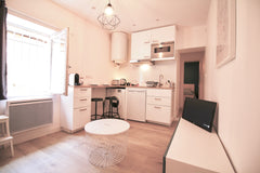 Lovely little flat in the heart of Saint-Louis district. Located on the ground f Lyon, France Quiet lovely flat in Saint-Louis district Entire condo vacation rental 27270438
