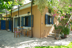 Die Galatia Apartments sind 2 schöne und hochwertig möblierte Apartments von je   Galatia Apartment "Kokkino" in kleinem Paradies Entire guesthouse vacation rental 3508581