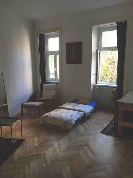 Die Einrichtung ist einfach aber recht komfortabel und sauber. Das Zimmer ist he Vienna, Austria Gut gelegenes, ruhiges 18m2 Zimmer in 3er WG Private room in rental unit vacation rental 34004478