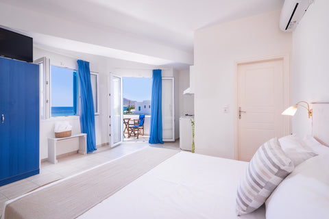 Luxury and comfort with panoramic views of the beautiful sunset.<br /><br />Delu Greece Domus Litus | Deluxe Studio | Sea View [23 m²] Private room in bed and breakfast vacation rental 50339071