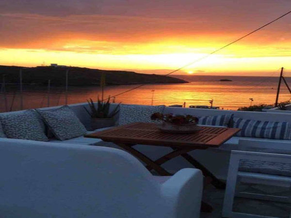 To studio apartment είναι έναs ενιαίος χώρος - studio, ανεξάρτητο και βρίσκεται   Studio by the sunset in Cyclades 1- Kythnos Cycladic home vacation rental 15675816