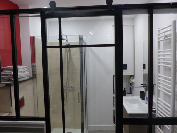 Très lumineux, mon appartement à été entièrement rénové et le mobilier a été tot Tournefeuille, France Charmant logement près Parc Buttes Chaumont Entire rental unit vacation rental 29956902