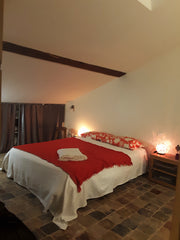 Nous vous proposons une chambre au calme sous les toits, à l étage du duplex rén Arnas, France Chambre Cocooning sous les Toits Private room in rental unit vacation rental 21646397