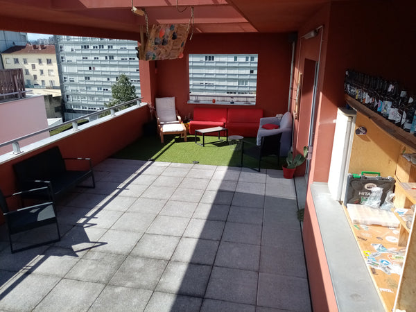 Appartement duplex de 35m², avec une grande terrasse de 40m² plein sud, et un pe Lyon, France Duplex avec grande terrasse proche de Lyon centre Entire rental unit vacation rental 48625737