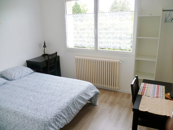 À proximité immédiate de Bordeaux, et à 100 mètres du Tram B, ce logement confor Bordeaux, France Appartement T1 Bordeaux Haut-Lévêque Entire rental unit vacation rental 23560211