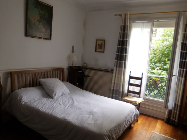 Mon logement est parfait pour les couples et les voyageurs en solo dans un quart Paris, France Chambre spacieuse +PTDJ Batignolles Private room in rental unit vacation rental 13523429
