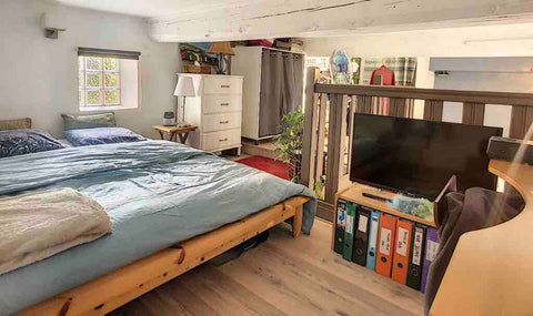 Appartement de type canut avec mezzanine à la croix rousse. Il est situé dans le Lyon, France Appartement à la croix rousse de type canut Entire rental unit vacation rental 51931557