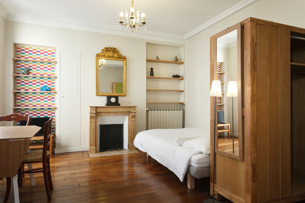 In a flowery backyard, a  magnificent studio of 20m2, quiet, sunny and fully equ Paris, France Charming Studio in Montmartre Entire rental unit vacation rental 2614301