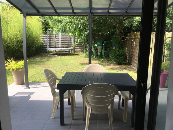 Venez séjourner dans cette agréable maison idéalement située et climatisée.<br / Mérignac, France maison 3 chambres 3 lits clim jardin terrasse Entire home vacation rental 25961182