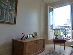 A quelques pas de la place des Vosges dans un quartier animé, en lisière du Mara  Grand angle sur Beaumarchais Entire rental unit vacation rental 18689601