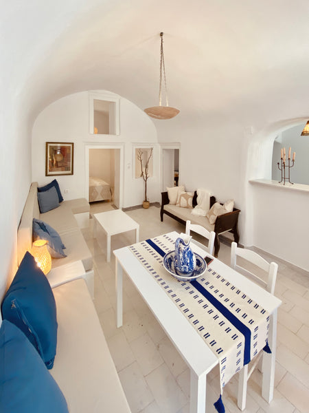 Cycladic house in the traditionnal village of Pyrgos with patio and caldera view Paris, France SunsetPyrgos - Cave House Entire home vacation rental 681100913165345354