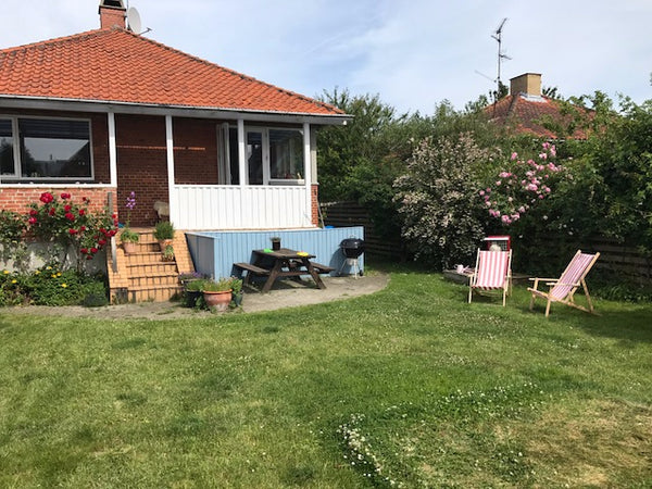 Stort værelse med dobbeltseng samt sidde område og lækkert badeværelse med varme Copenhagen, Denmark Large room on Beautiful Amager Private room in guest suite vacation rental 19570597