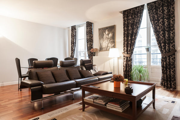 Spacious flat in the heart of Bordeaux with a private parking spot. The 'rue de  Bordeaux, France ❤ Quinconces - spacious flat & private parking ❤ Entire rental unit vacation rental 18764420