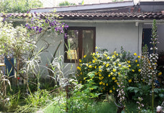 Ce rez-de-jardin au coeur de la ville, dans un quartier historique de Lyon, la C  Rez-de-jardin chaleureux à La Croix Rousse Entire rental unit vacation rental 764208499556633802