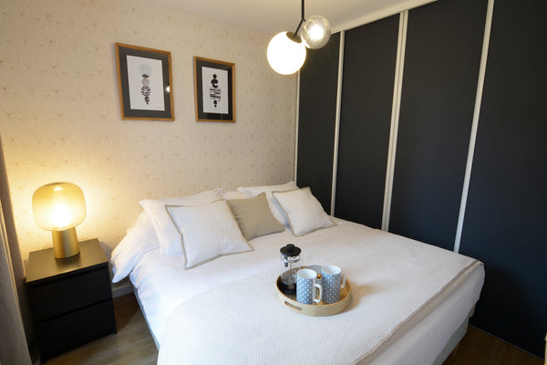 Close to the metro, central district, lots of restaurants, coffee shops, shoppin Paris, France BEGONIA-Apartment-Deluxe-Ensuite with Shower Entire rental unit vacation rental 23178617