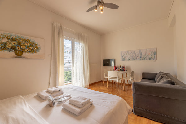 Top sightseeing location, super quiet 3dr floor flat, right in the square, on pa Athens, Greece Top sightseeing 3rd floor studio on a paved road! Entire rental unit vacation rental 24474302