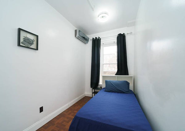 Discover tranquility in a petite room with a twin bed, set in a delightful Brook New York, NY Townhouse in Brooklyn · ★4.68 · 1 bedroom · 1 bed · 1 private bath Private room in townhouse vacation rental 4928303