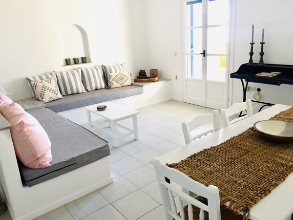 A beautifully presented bright and spacious 2 bedroom apartment with stunning se  Stylish spacious 2 bedroom apartment, Paros Greece Entire rental unit vacation rental 44554438