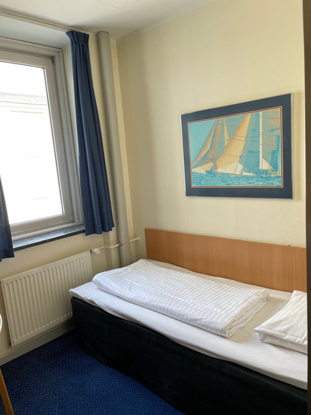 We offer an affordable room in the center of Copenhagen. The hotel is fully self  Cheap single hotel room Room in hotel vacation rental 645433594387369677