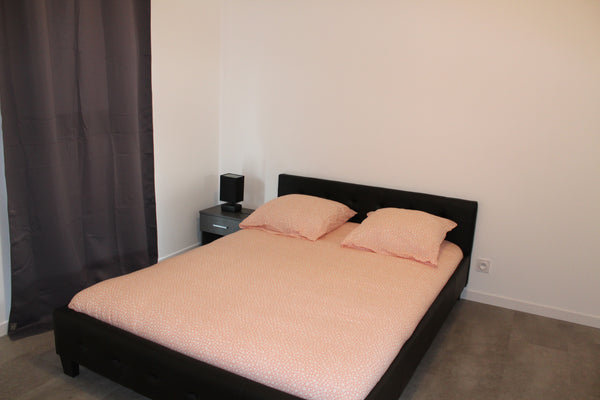 Studio de 23m2 situé au premier étage d'un immeuble.<br />Un parking est à dispo Talence, France #8 Apt avec parking et accès autonome Entire rental unit vacation rental 24307681