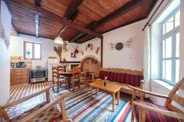 Relax with the whole family at this peaceful place to stay. The House is located  Entire House 2 Bedrooms Entire home vacation rental 50324607
