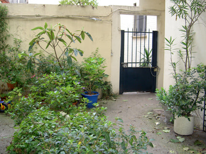 <b>The space</b><br />Contact me before any booking request!!  <br />In a large  Paris, France Big and calm studio in Montmartre Entire rental unit vacation rental 311499