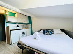 Situé à 2 pas de la gare Perrache.<br />Au 4ème étage sans ascenseurs.<br />Stud Lyon, France ⚡️NID DOUILLET CHIC GARE PERRACHE Entire rental unit vacation rental 671631911025239496