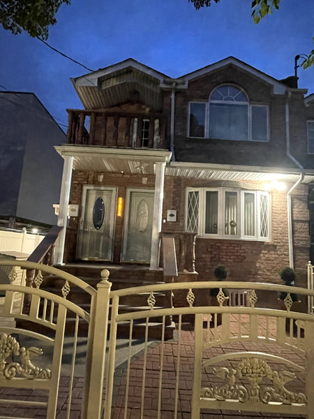 Forget your worries in this spacious and serene shared apartment, comes with roo New York, NY Home in Queens · 3 bedrooms · 3 beds · 1 shared bath Shared room in home vacation rental 986335970967617453