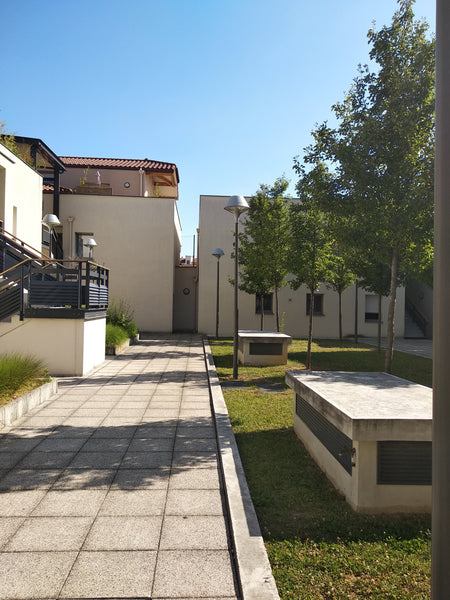 Logement récent, proche de toutes commodités...Jardin de plus de 100m2 où vous p Lyon, France Appartement avec jardin 100m2 quartier montchat. Entire rental unit vacation rental 26590475