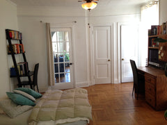 A Brooklyn Home for the Holidays! Welcome to our spacious and comfortable One Be New York, NY Rental unit in Brooklyn · 1 bedroom · 1 bed · 1 bath Private room in rental unit vacation rental 4785563