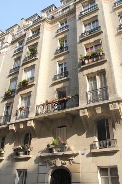 Haussmann-style building overlooking a dead end street and a small courtyard.<br Paris, France typical parisian flat-Père Lachaise Entire rental unit vacation rental 6330278