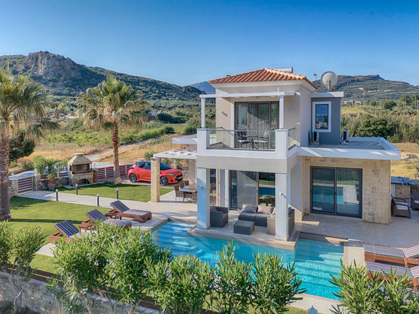 A luxurious villa that sleeps seven with pool, hot tub and stunning views, nestl  Villa Nopigia Entire villa vacation rental 648993040413405069