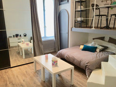 FR: Studio atypique entre le Marais et Oberkamft avec une très grande hauteur so  Lovely flat - Joli studio atypique Marais Bastille Entire rental unit vacation rental 28268816