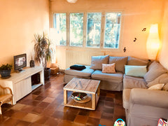 Bonjour,<br /><br />Al étage, Il y a trois chambres dont une chambre de bébé /en Villenave-d'Ornon, France Superbe maison de vacance agréable et familiale ! Entire home vacation rental 30326866