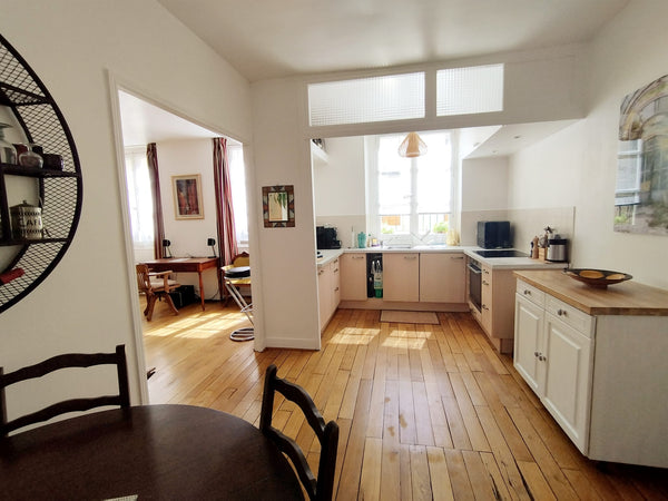 Appartement typiquement parisien, situé dans le centre historique du vieux Paris  Bel Appartement Spacieux, Typiquement Parisien Entire rental unit vacation rental 20225776